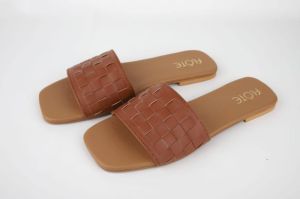 uvs23f09 flat sandal