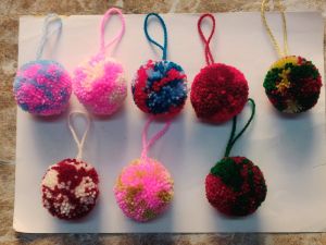 Multi colour pom pom (all sizes)