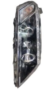 XUV 500 HEADLIGHT (OE LOT)