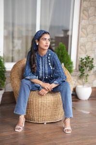https://2.wlimg.com/product_images/bc-small/2023/11/12702303/ladies-navy-blue-cotton-tunic-1699683820-7167486.jpeg