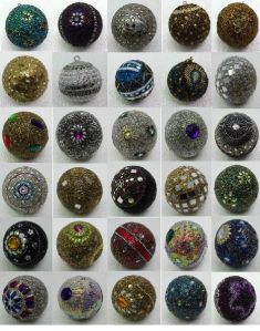Lac crafted Christmas Decorative Balls