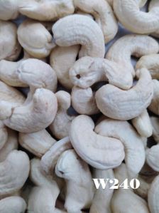 W240 Split Cashew Nuts
