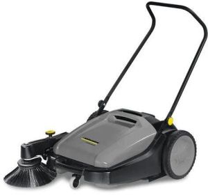 Floor cleaning machine