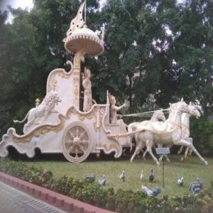 Krishna Arjun Rath Fiber Statue
