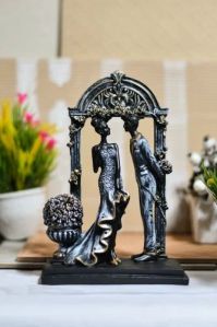Polyresin Black Guldasta Couple Statue
