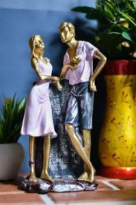 Polyresin Love Couple Standing Statue