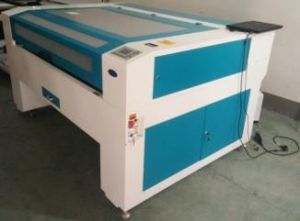 CO2 Laser Cutting Machine