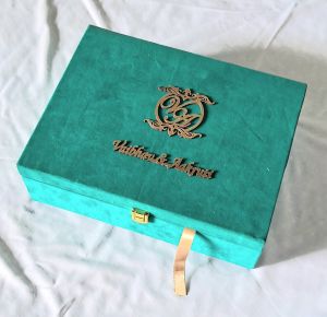 Sweet and dry fruits box