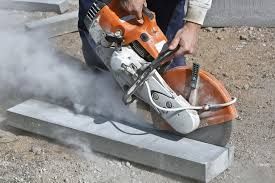 Concrete cutting saw