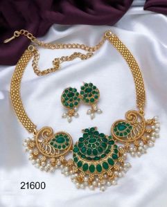 Gold plated kemp green choker set