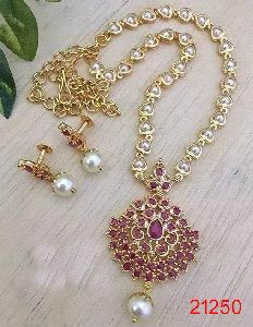 Kemp Pearl Chain Pendant Set