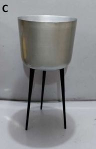 1002C Metal Pot With Aluminium Legs