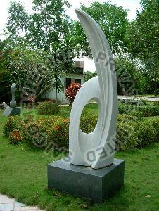 WHITE MABLE GARDEN SCULPTURE