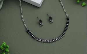 Elite black and silver neck set