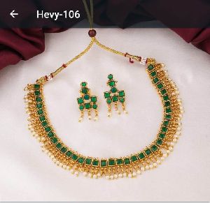 Gold plated green ruby and pearl decor necklace