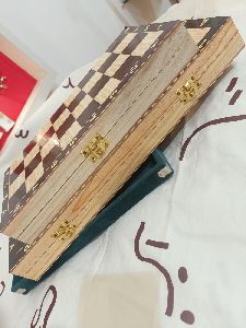 Foldable wooden chess