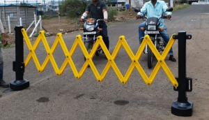 2.5 Mtr Expandable Barricade Road Safety Barricade RSB-2.5EX(2580)