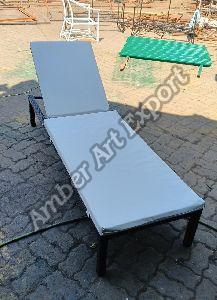 Chaise lounge chair in metal