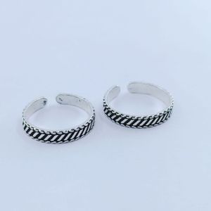 Oxidized Cutting Toe Ring