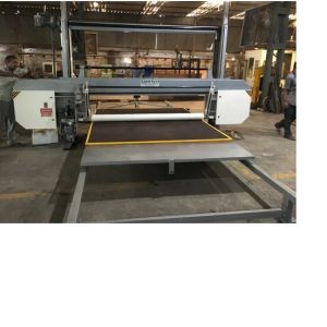 Horizontal foam cutting machine