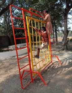Pipe and Rope Net Climber