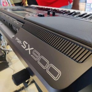 Yamaha PSR-SX700 61-Key Mid-Level Arranger Keyboard PSRSX700