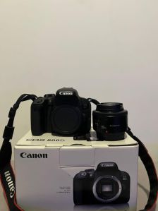 Canon Eos 800D + lens Fix portrait 50mm f1.8 / beginner cheap Dslr camera