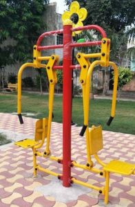 Outdoor Double Chest Press