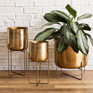 Metal Planter with Stand