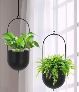 Metal hanging planter