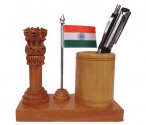 desktop wooden pen stand and with flag
