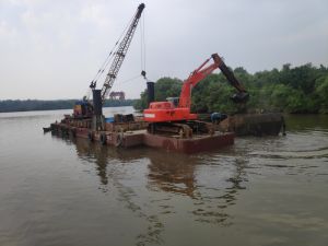 floating excavator