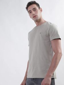 Gant men Pure Cotton T-shirts: A Blend of Comfort and Style
