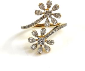 Flower Engagement Ring with VS Quality of Diamonds