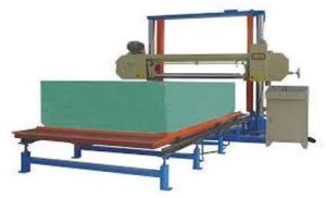 Horizontal foam cutting machine