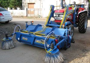 TRACTOR ROAD SWEEPER