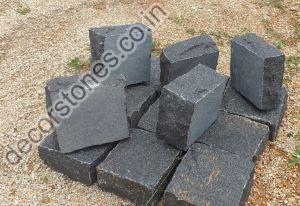 Indian Black Granite Rough Finish Hand Split Cube Stone
