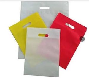 Non Woven Plain D Cut Bags