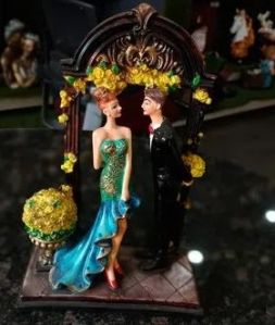 Love Couple Showpiece