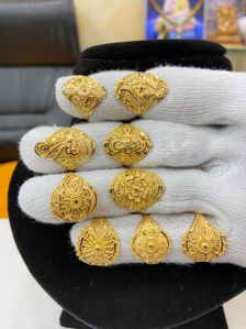 Ladies Fancy Gold Ring