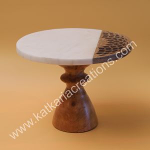 Wooden engraved cake stand