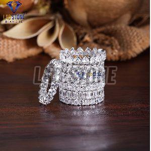 Elegant Round Cut Diamond White Gold Band Ring