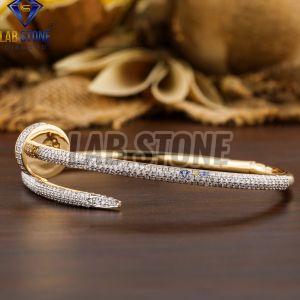 Modern Round Cut Diamond Yellow Gold Bracelet