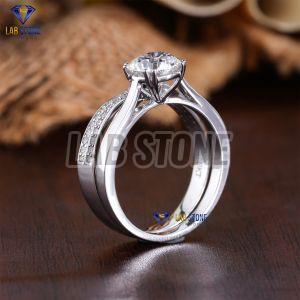 Round Cut Diamond White Gold Ring