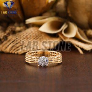 Exquisite Round Cut Diamond Yellow Gold Ring