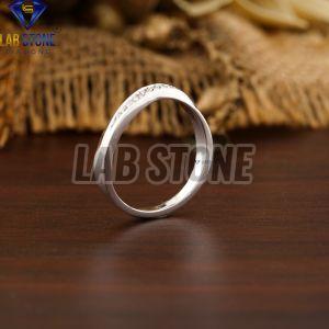 Stylish Round Cut Diamond White Gold Ring