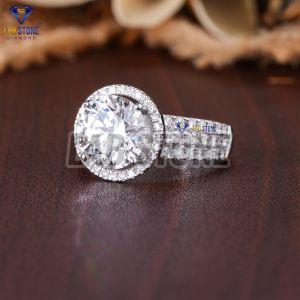 Luxurious Round Cut Diamond White Gold Ring
