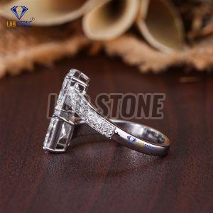 Elegant Round Cut Diamond White Gold Ring