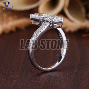 Elegant Round Cut Diamond White Gold Ring