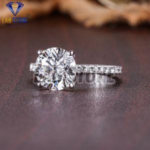 Glamorous Round Cut Diamond White Gold Ring
